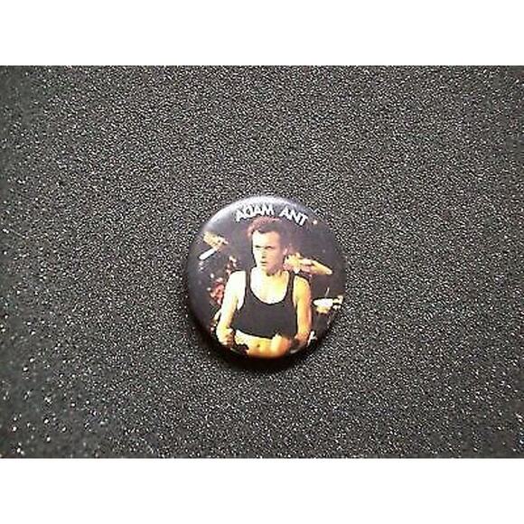 Adam And The Ants ADAM ANT New Wave Button BADGE Pin 1980s ORIGINAL Tank Top - Picture 1 of 3